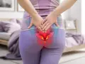 Kobieta w ciąży odczuwa silny ból kości ogonowej, co sugeruje wizualizacja bólu w okolicy miednicy.
