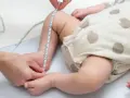Jak zmierzyć niemowlę w domu? Praktyczny poradnik krok po kroku