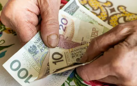 Renta rodzinna: Co to jest? Kto, ile i jak może otrzymać?