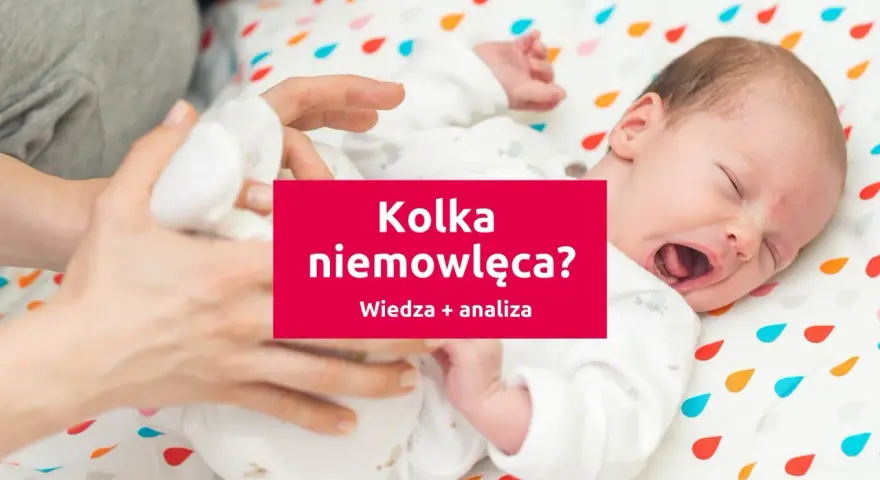 Płacz niemowlaka, który może oznaczać kolkę. Rodzic próbuje uspokoić dziecko.