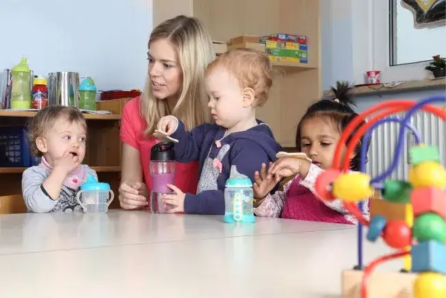Kwalifikacje opiekunka żłobek