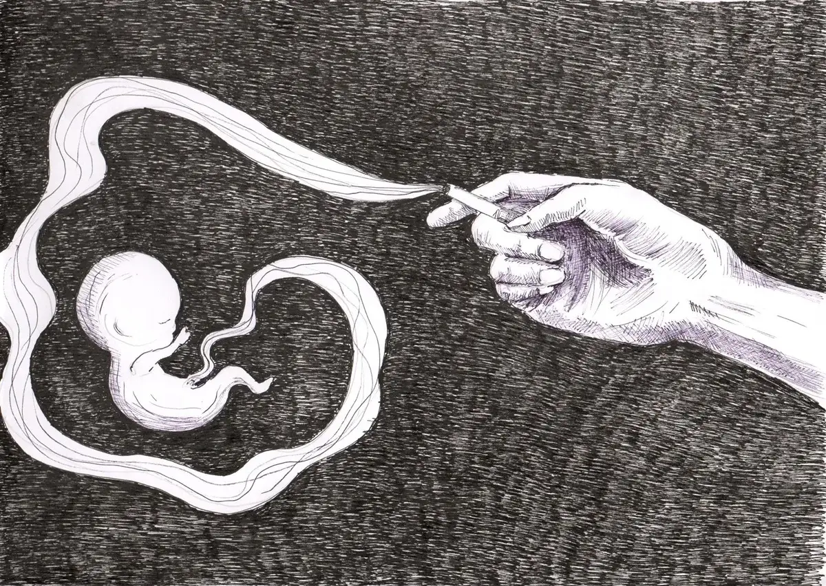 Dym z papierosa okręca się wokół płodu, symbolizując szkodliwość palenia w ciąży.